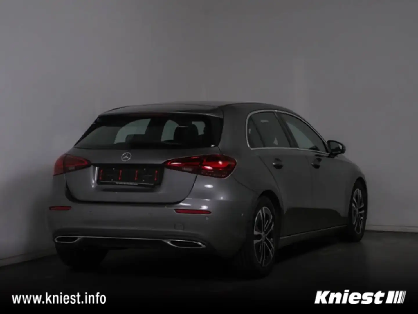 Mercedes-Benz A 180 Progressive Line Advanced, Winter Grau - 2