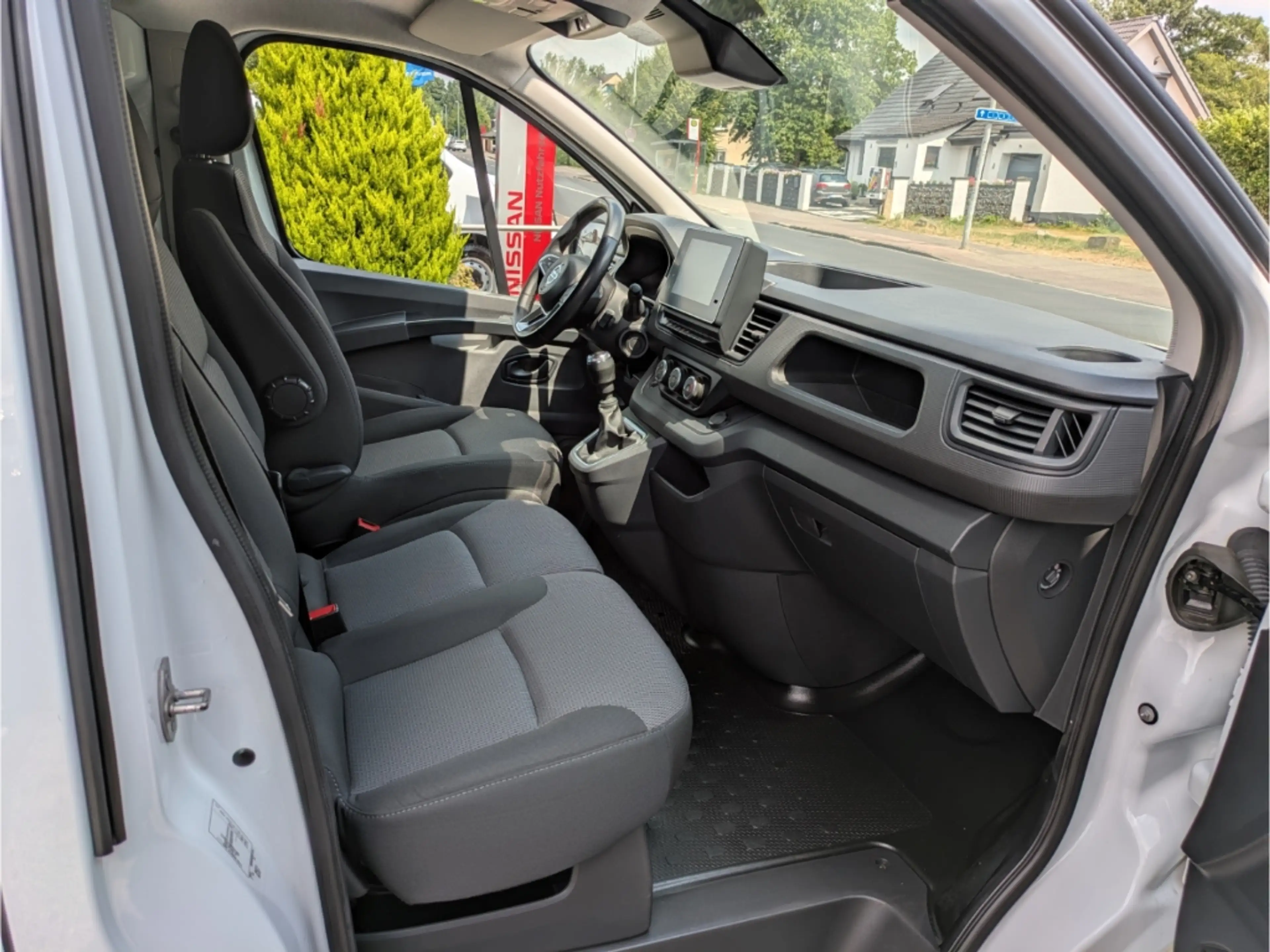 Nissan Primastar Kastenwagen N-Connecta AHK Allwetterreifen LED App — photo 5