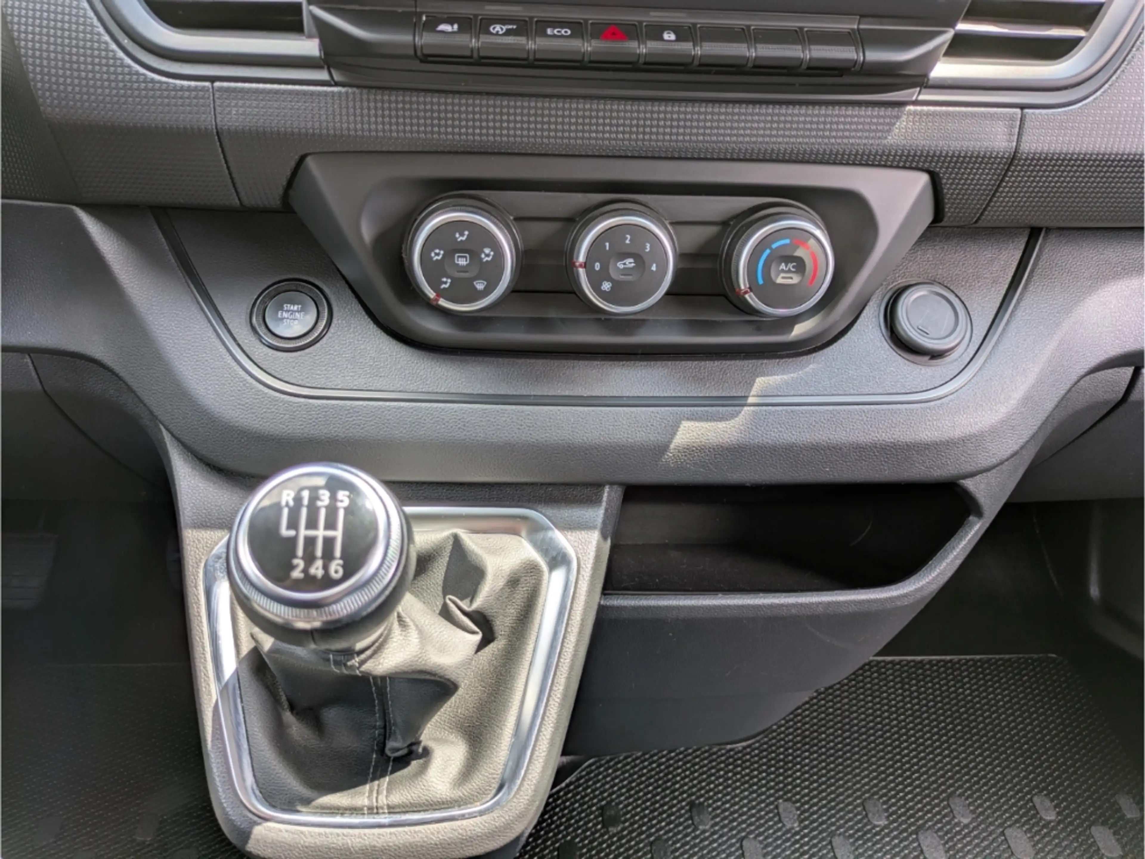 Nissan Primastar Kastenwagen N-Connecta AHK Allwetterreifen LED App — photo 12