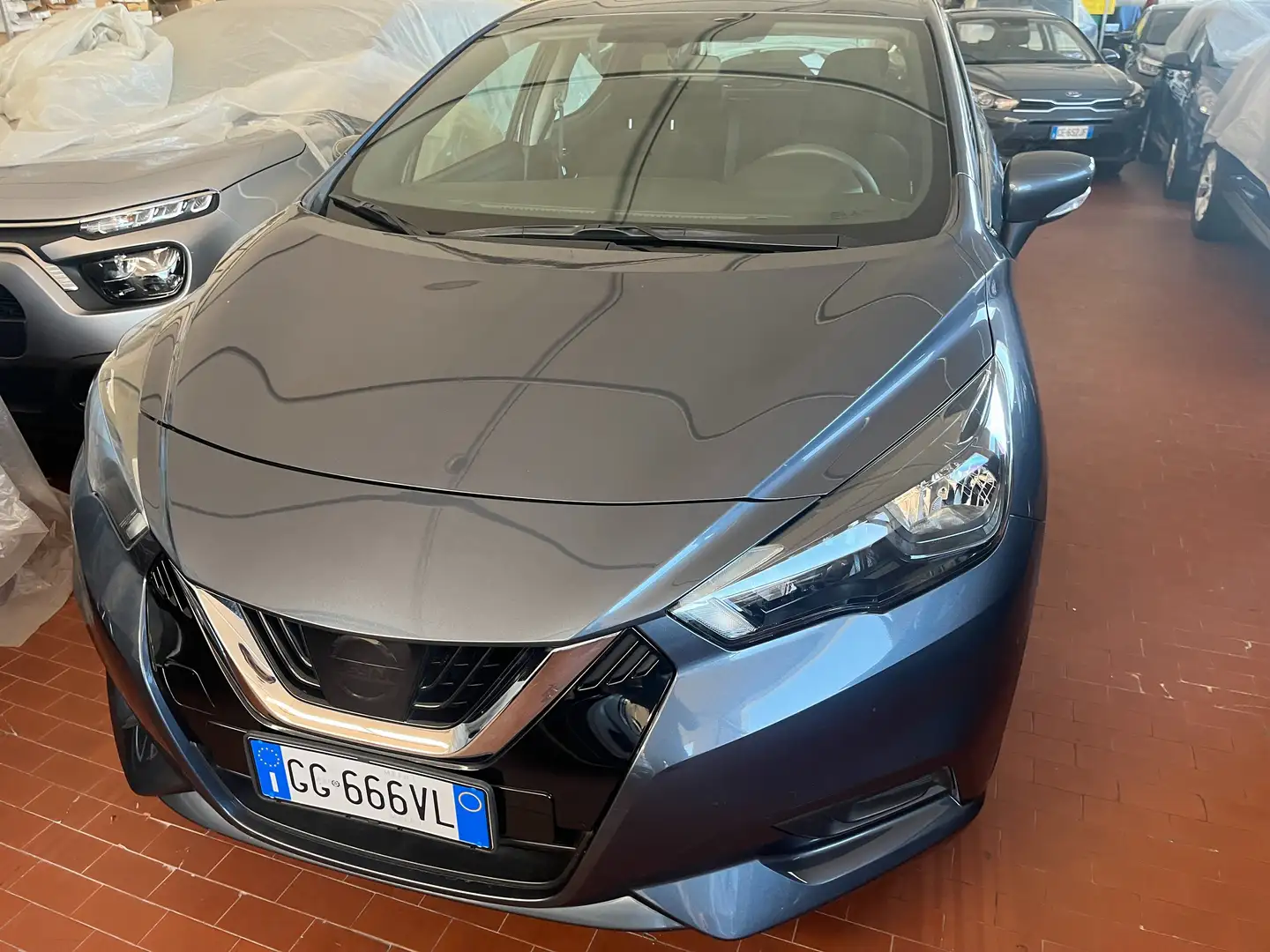 Nissan Micra Micra V 2017 1.0 ig-t Acenta 92cv Grijs - 1