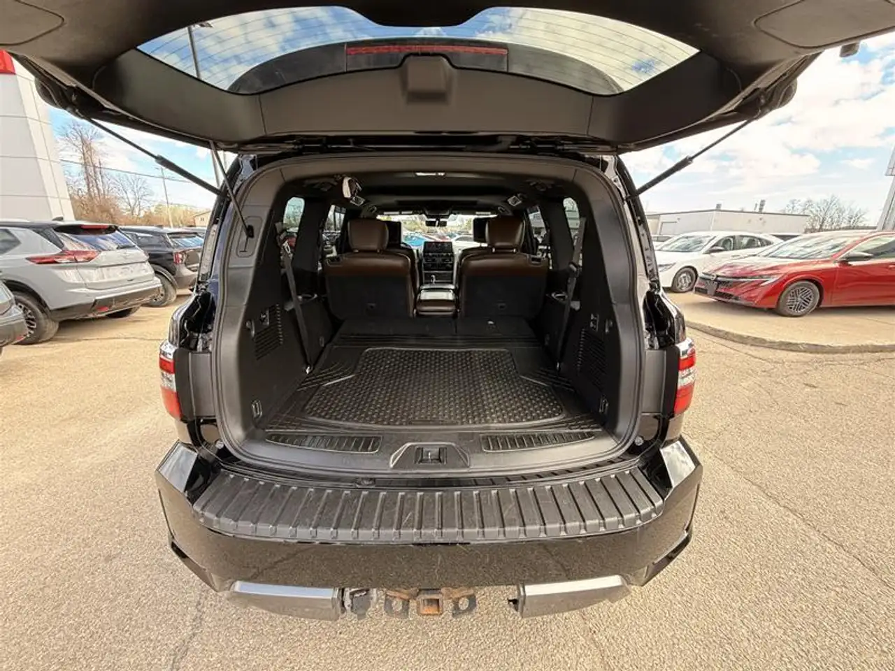 Nissan Armada снимка Nissan Armada