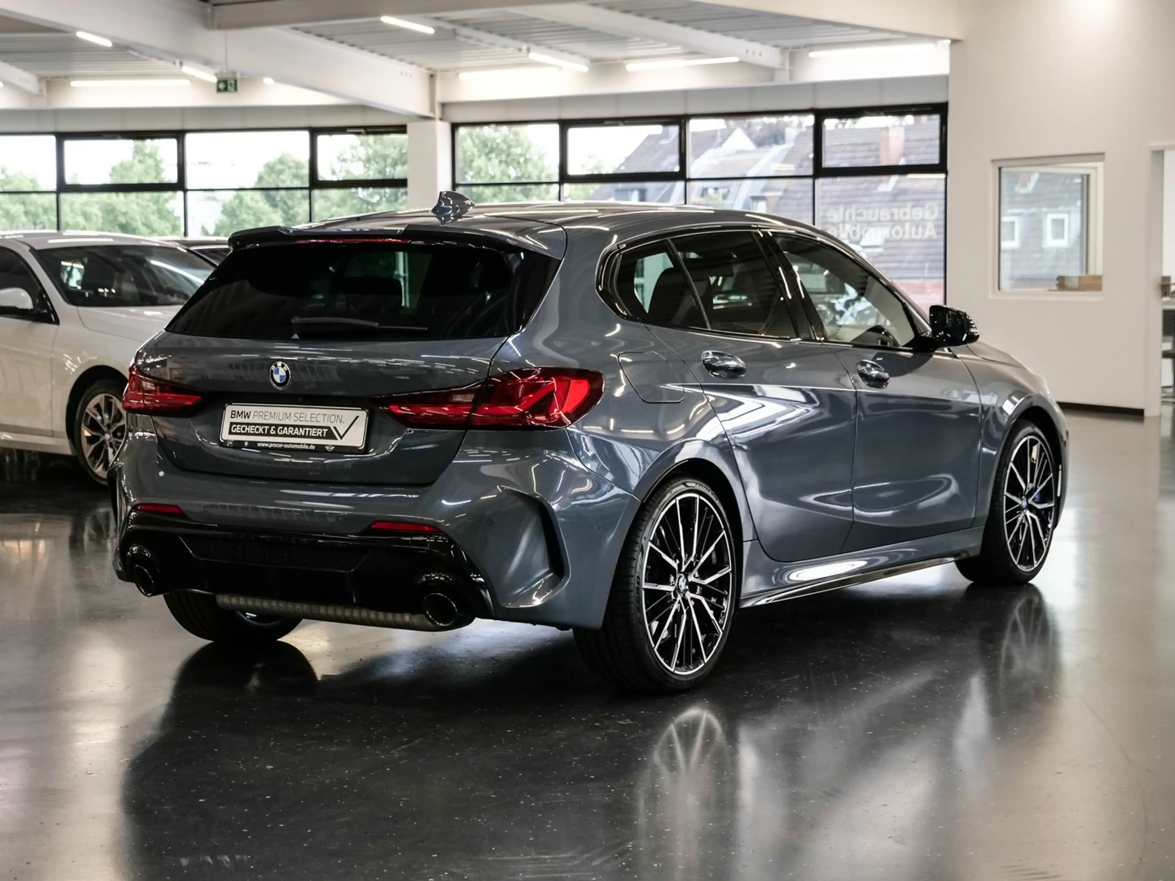 BMW 135 M135i xDrive Aut Nav HuD LED h&k Drive+Park 19" — photo 2