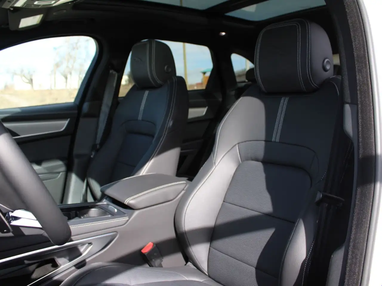 Jaguar F-Pace снимка Jaguar F-Pace