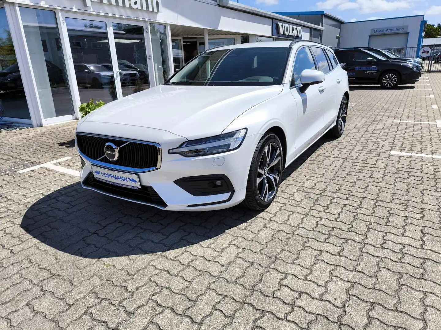 Volvo V60 B4 Benzin Core / AHK / ACC / BLIS Wit - 1