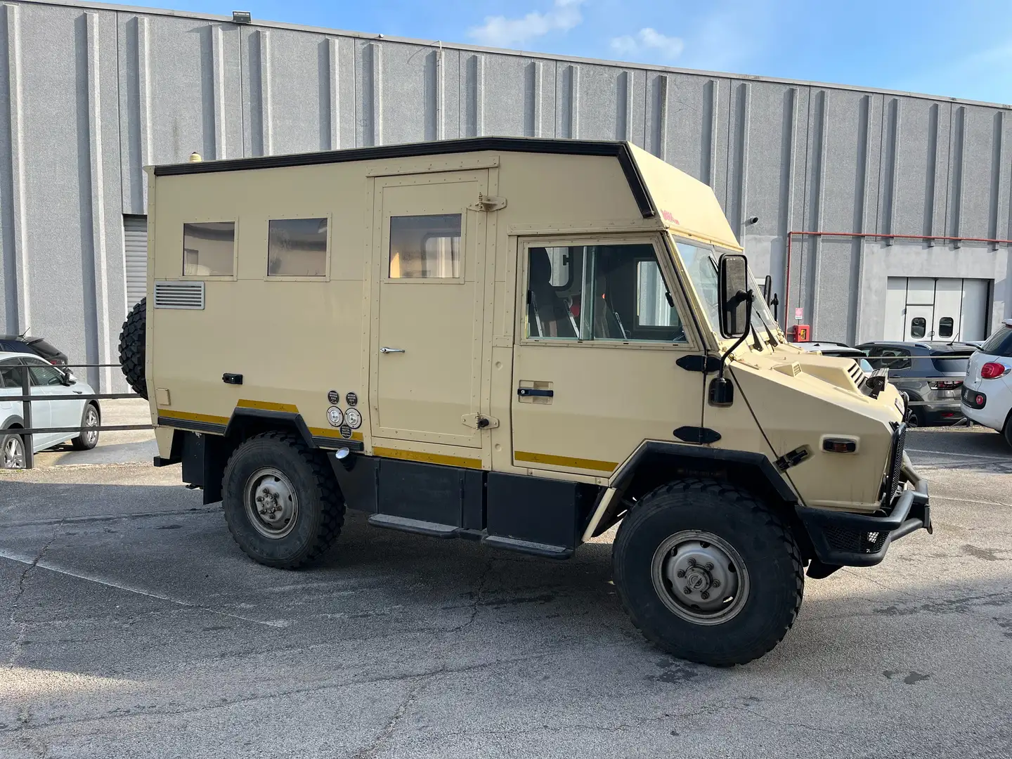 Iveco VM 90 Camper 4x4 Beige - 2