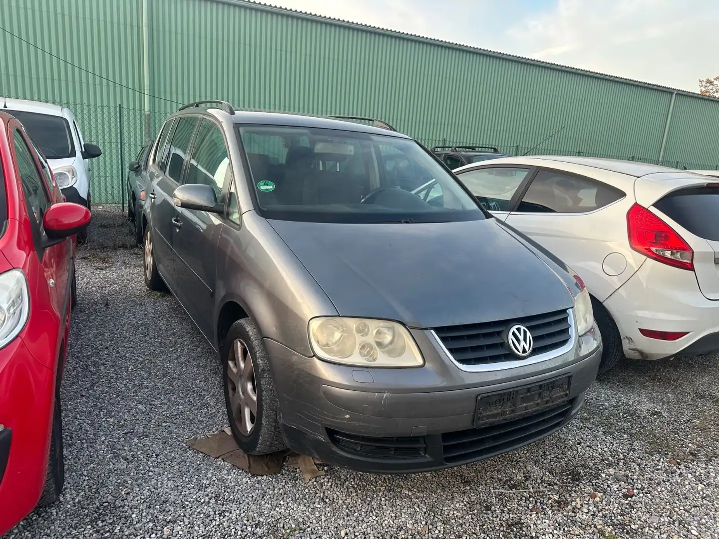 Volkswagen Touran Trendline 7Sitze Tüv bis 03.2027 Grau - 1