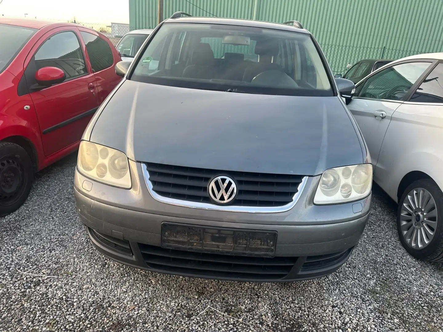 Volkswagen Touran Trendline 7Sitze Tüv bis 03.2027 Grau - 2