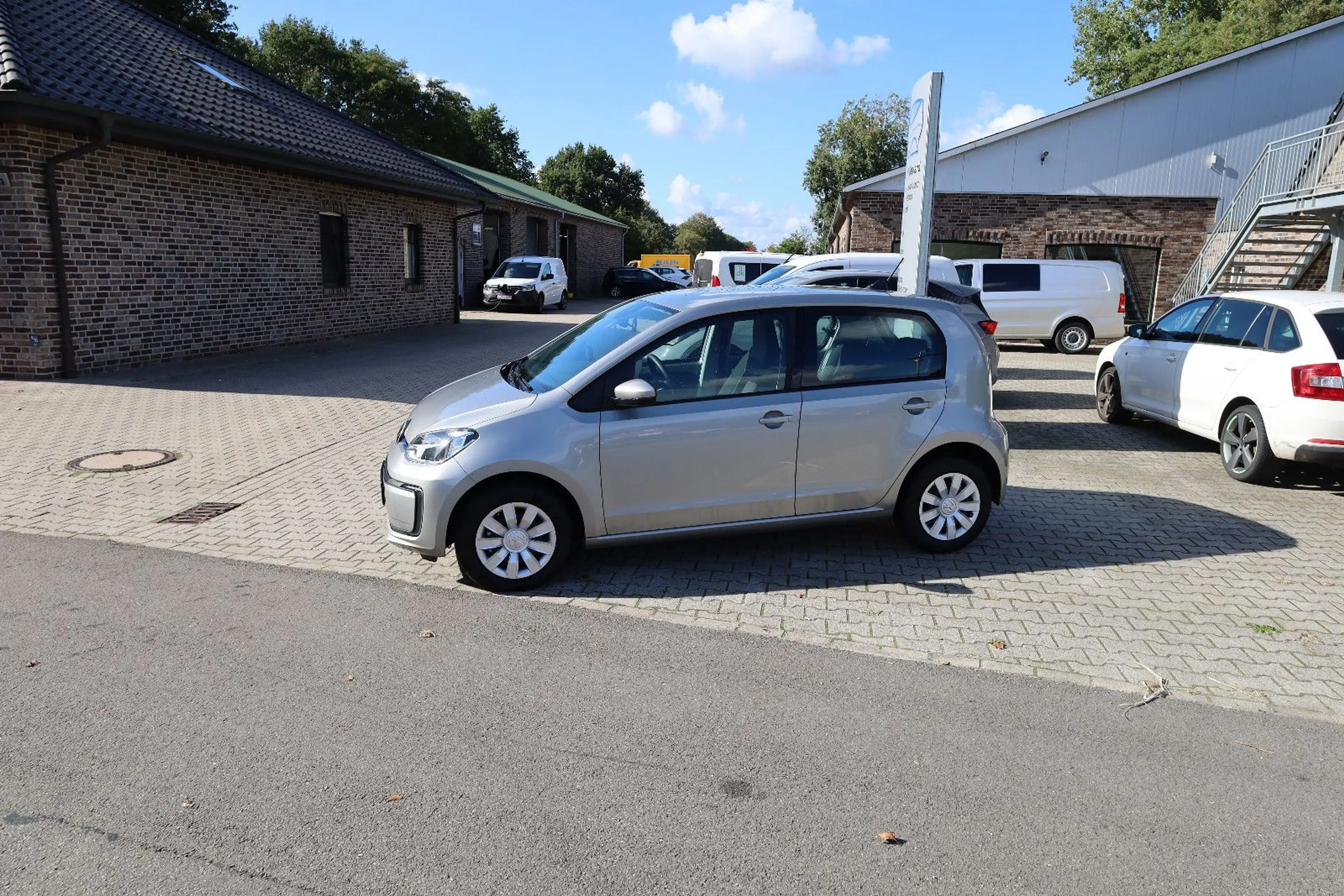 Volkswagen e-up! Syle Plus 2480KM Kamera SHZ — photo 3