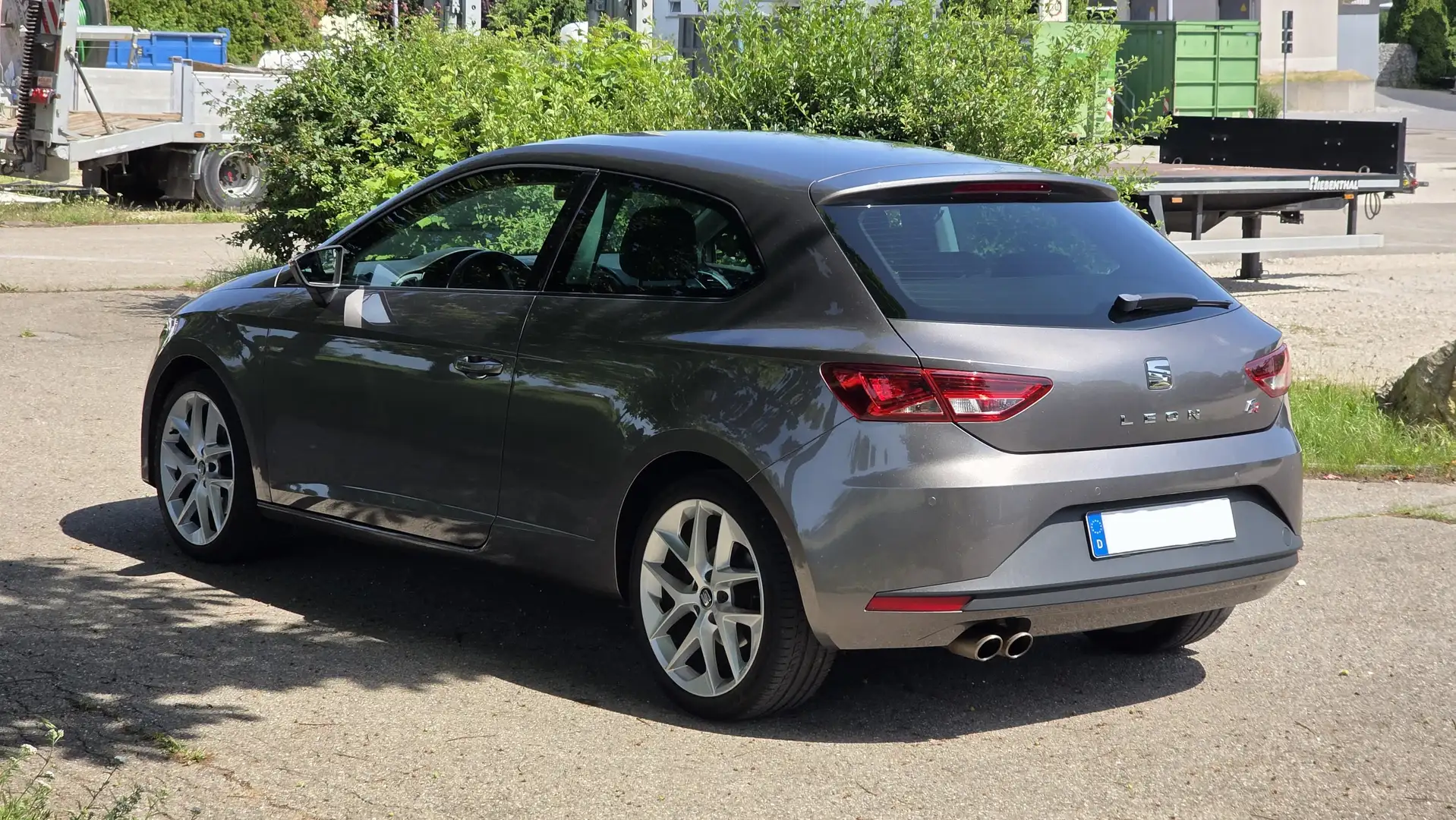SEAT Leon FR 1.8 TSI mit 7-Gang DSG Carplay/AndroidAuto Grau - 1