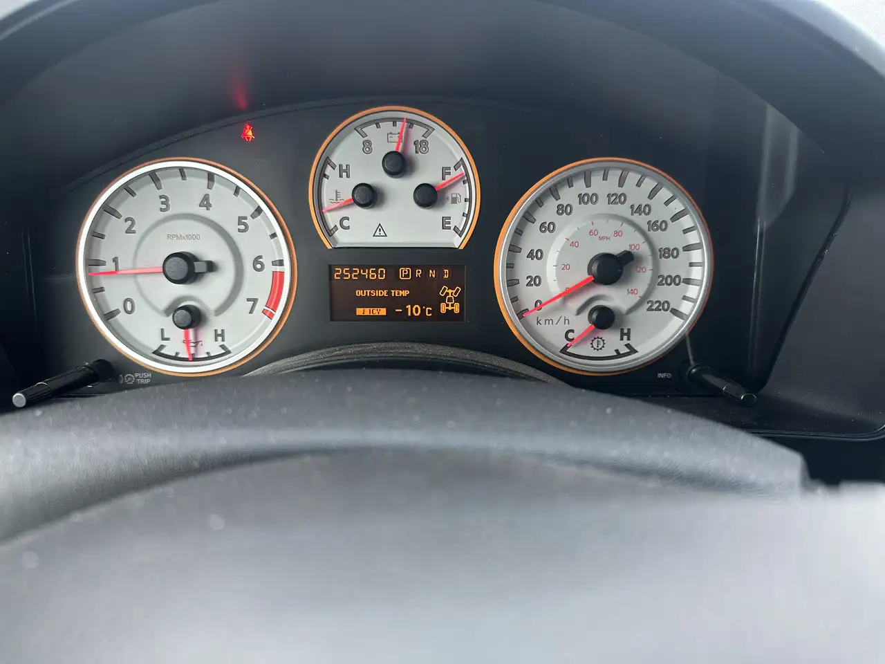 Nissan Titan снимка Nissan Titan