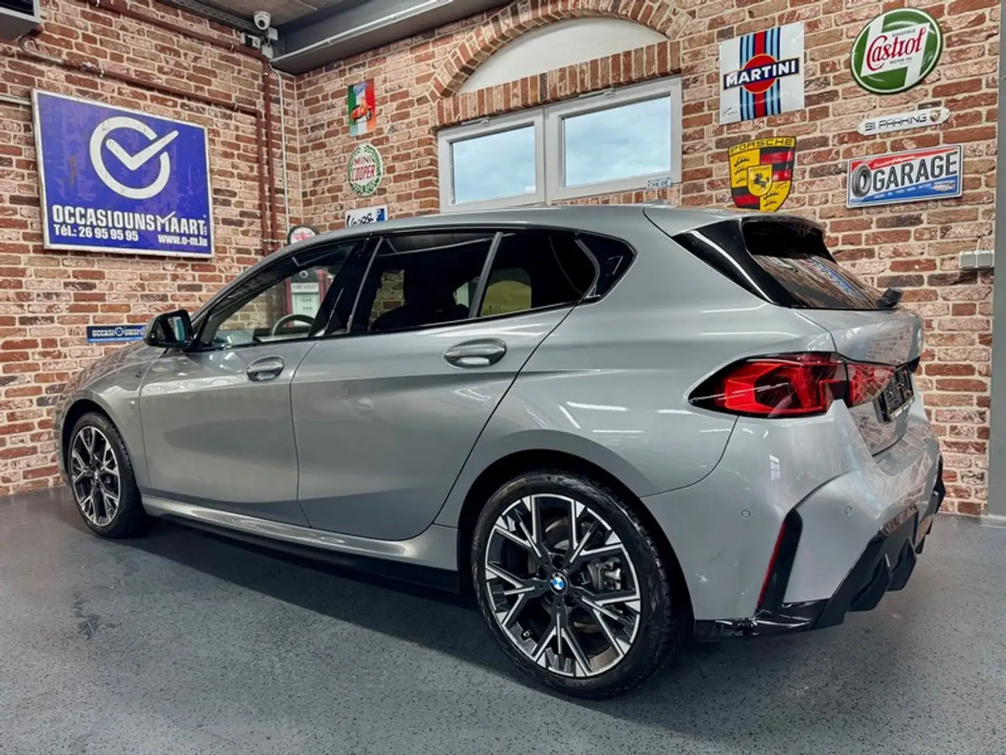 BMW 118 118dA 2.0 150cv Auto M-SPORT (New Model) Gris - 2
