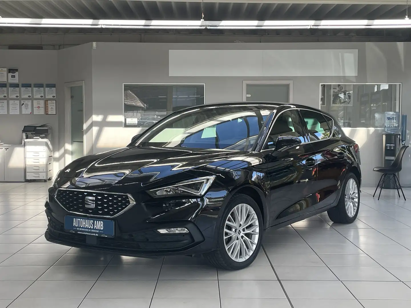 SEAT Leon 1.4 TSI Xcellence e-Hybrid Navi ACC LED Schwarz - 1