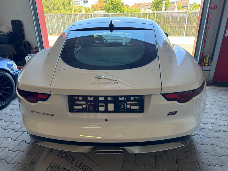 Jaguar F-Type P300 - Limited - R-Dynamic - Chequered Flag Coupe — photo 6