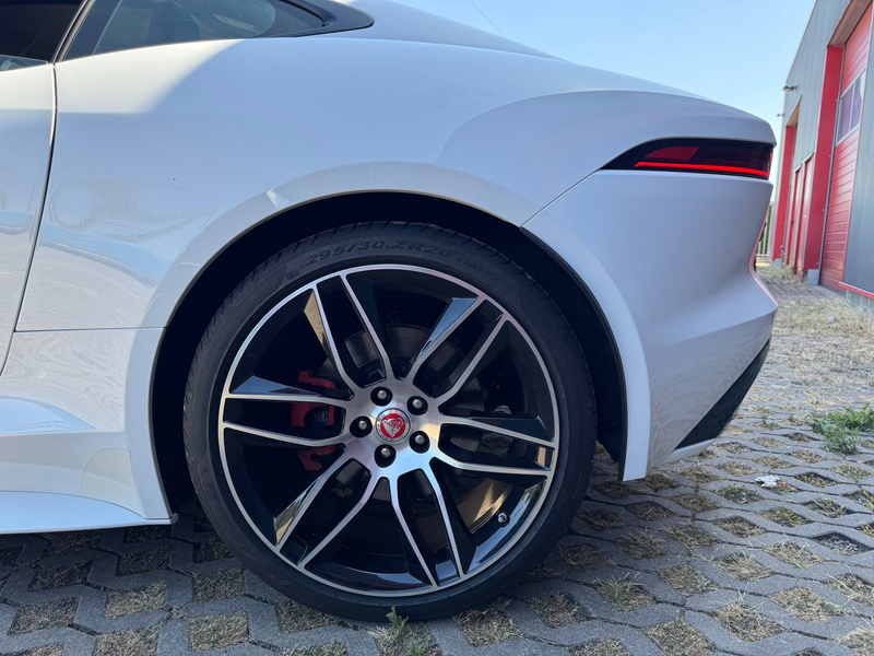 Jaguar F-Type P300 - Limited - R-Dynamic - Chequered Flag Coupe — photo 9