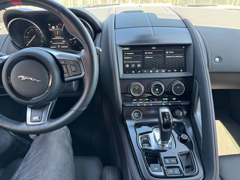 Jaguar F-Type P300 - Limited - R-Dynamic - Chequered Flag Coupe — photo 15