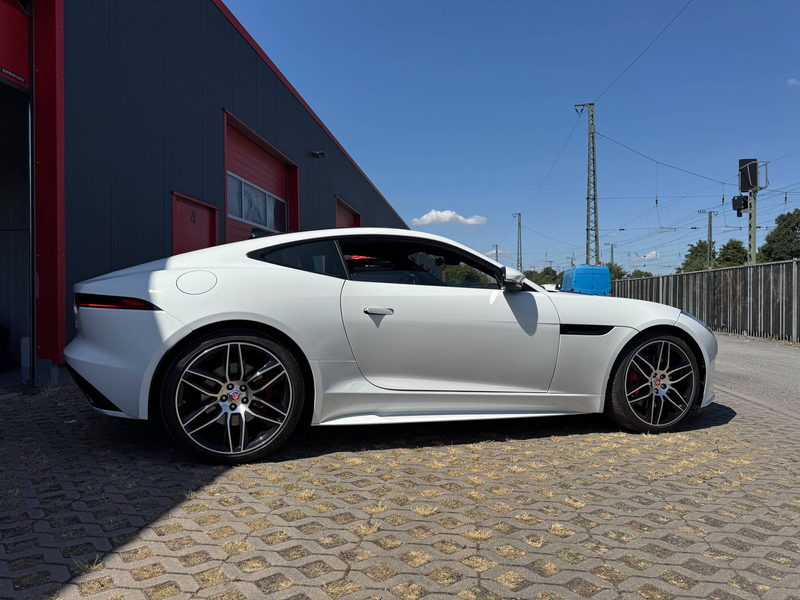 Jaguar F-Type P300 - Limited - R-Dynamic - Chequered Flag Coupe — photo 2