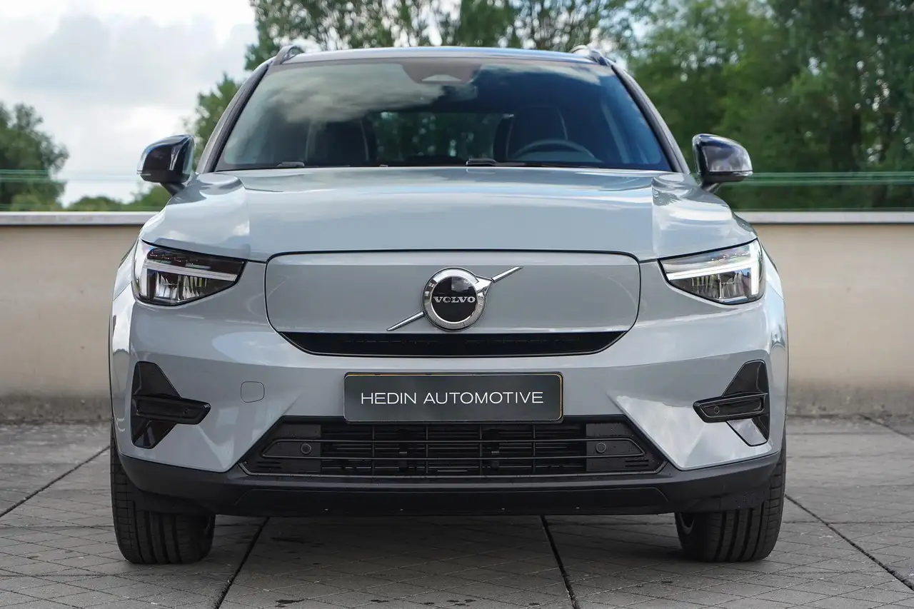 Volvo EX40 2026