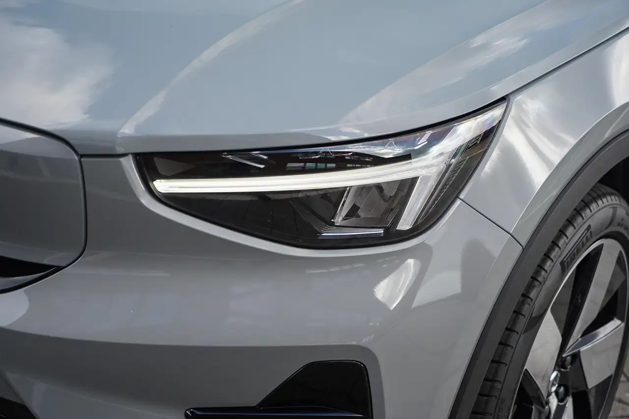 Volvo EX40 2026