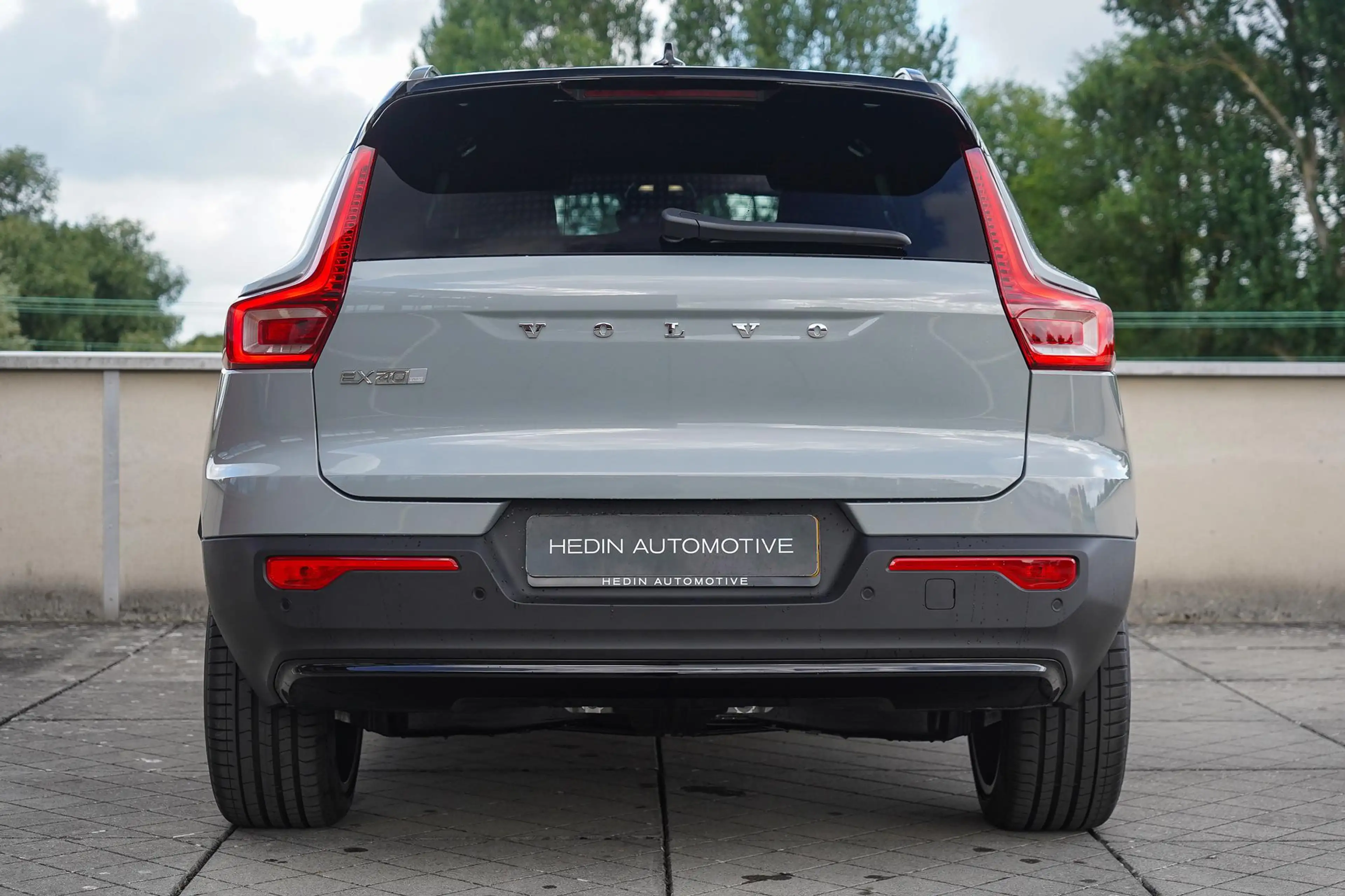 Volvo EX40 Single Motor Extended Range Plus 82 kWh Panoramada — photo 5