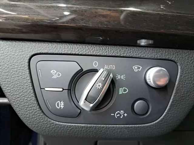 Audi Q5 view 12