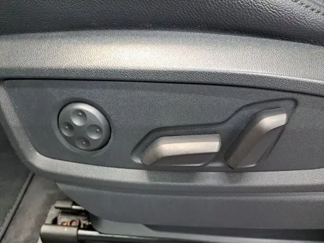 Audi Q5 view 11