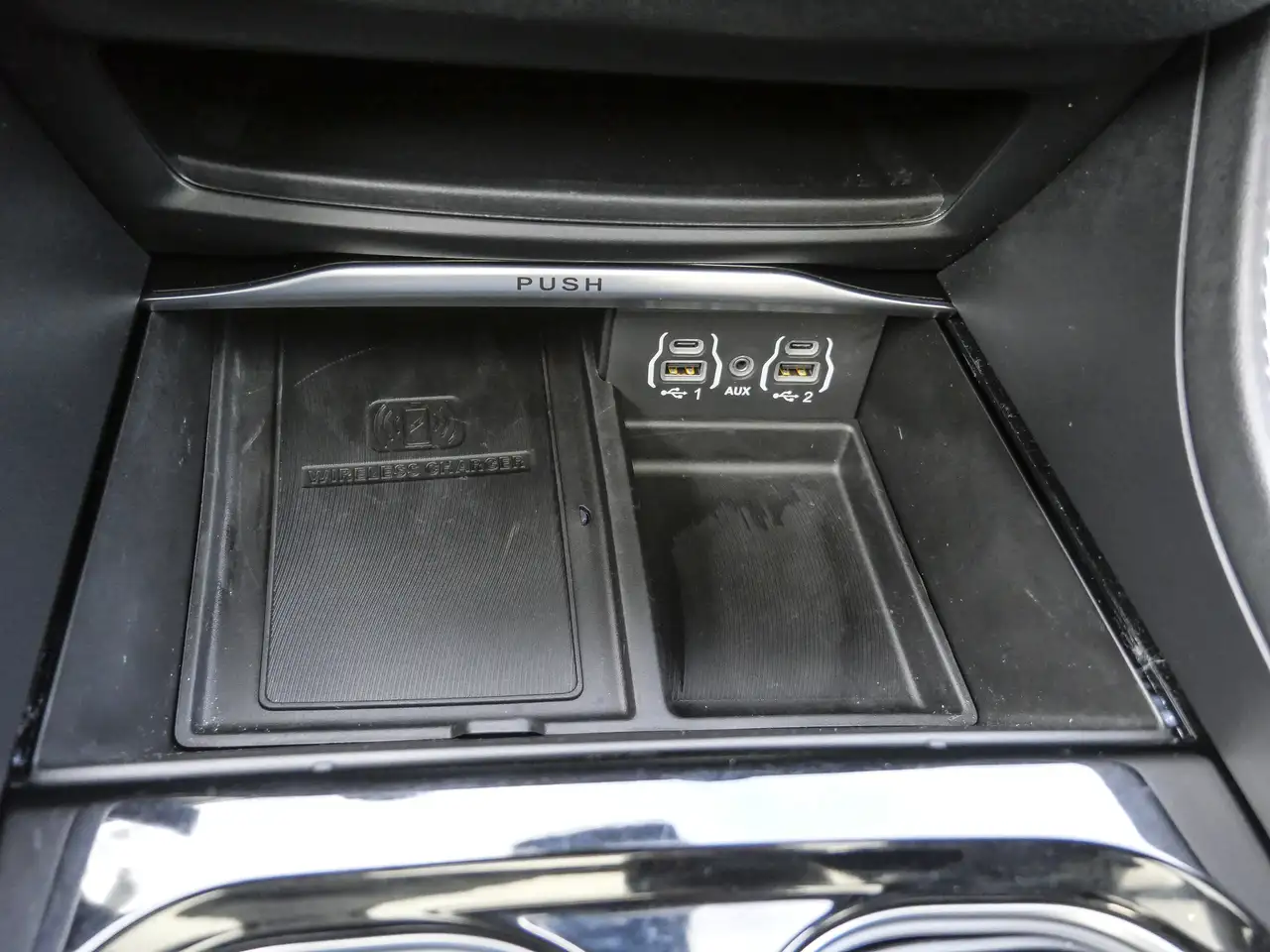 Chrysler Pacifica снимка Chrysler Pacifica
