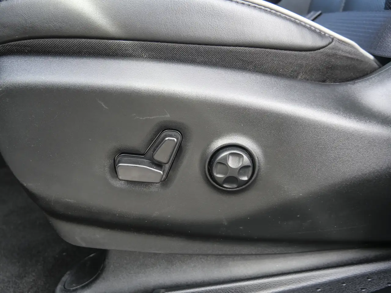 Chrysler Pacifica снимка Chrysler Pacifica