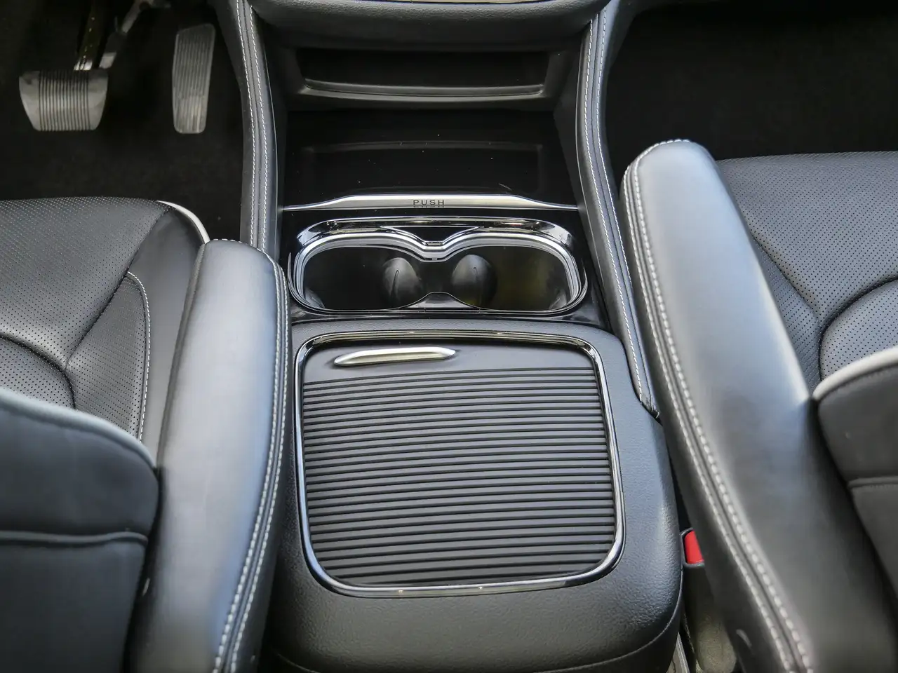 Chrysler Pacifica снимка Chrysler Pacifica