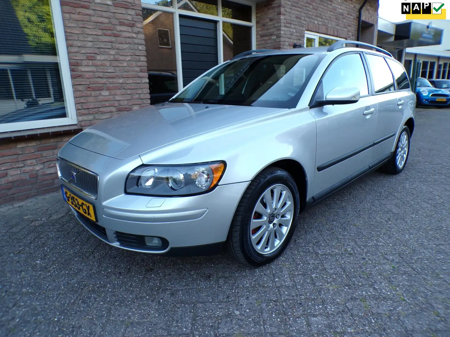 Volvo V50 2.4i Automaat Grijs - 1