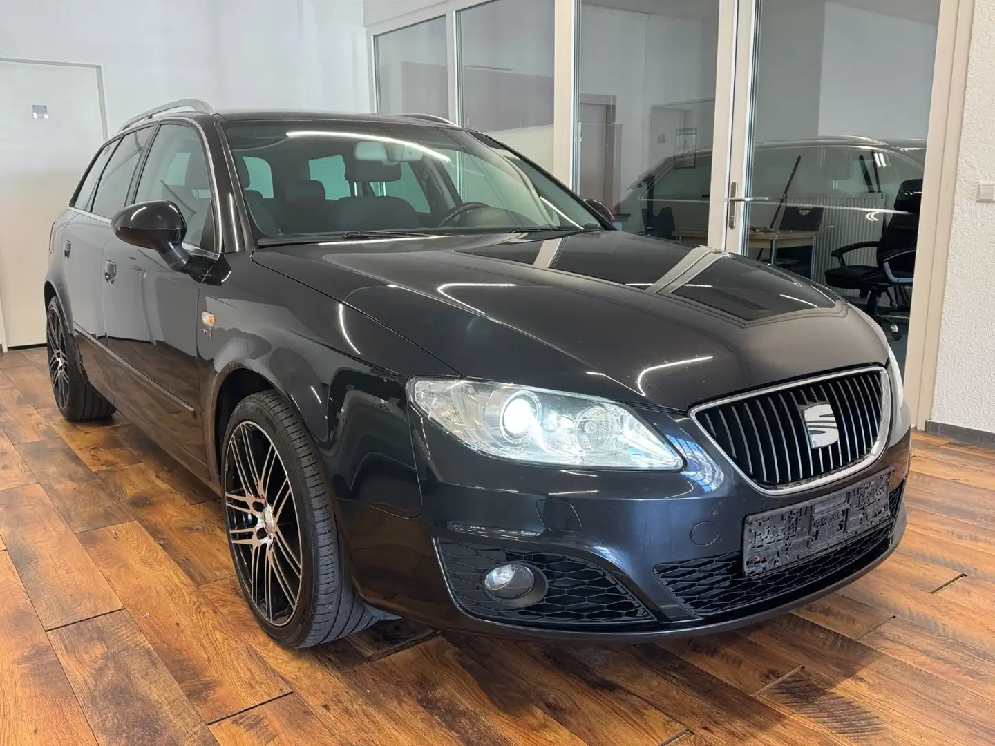 SEAT Exeo 2.0 ST Style AUTO.XENON.KLIMA 18"TÜV 11/26 Zwart - 1
