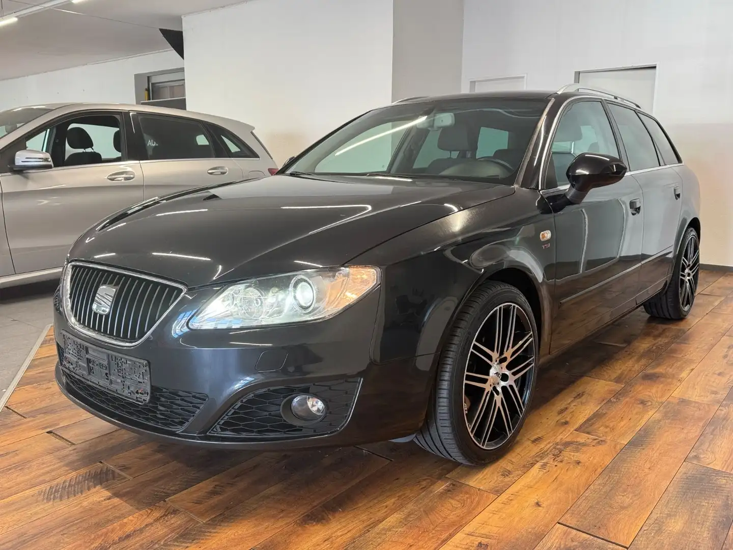 SEAT Exeo 2.0 ST Style AUTO.XENON.KLIMA 18"TÜV 11/26 Zwart - 2