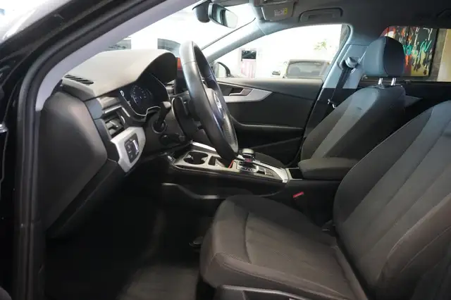 Audi A4 view 8