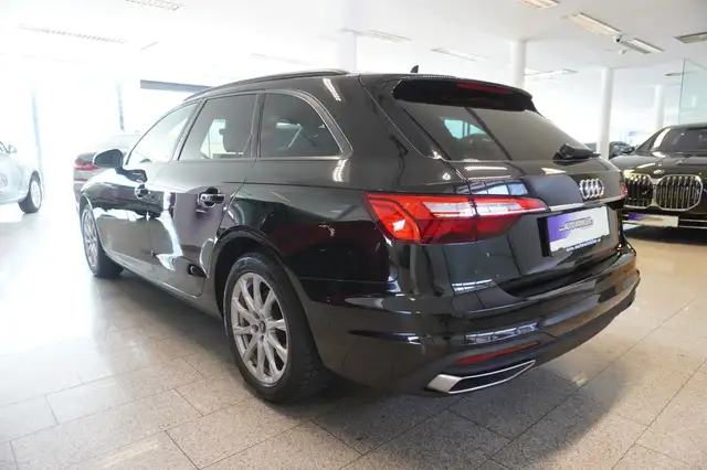 Audi A4 view 4