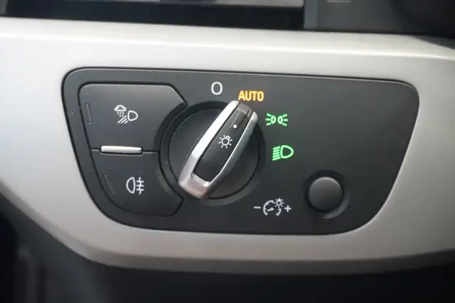 Audi A4 view 14