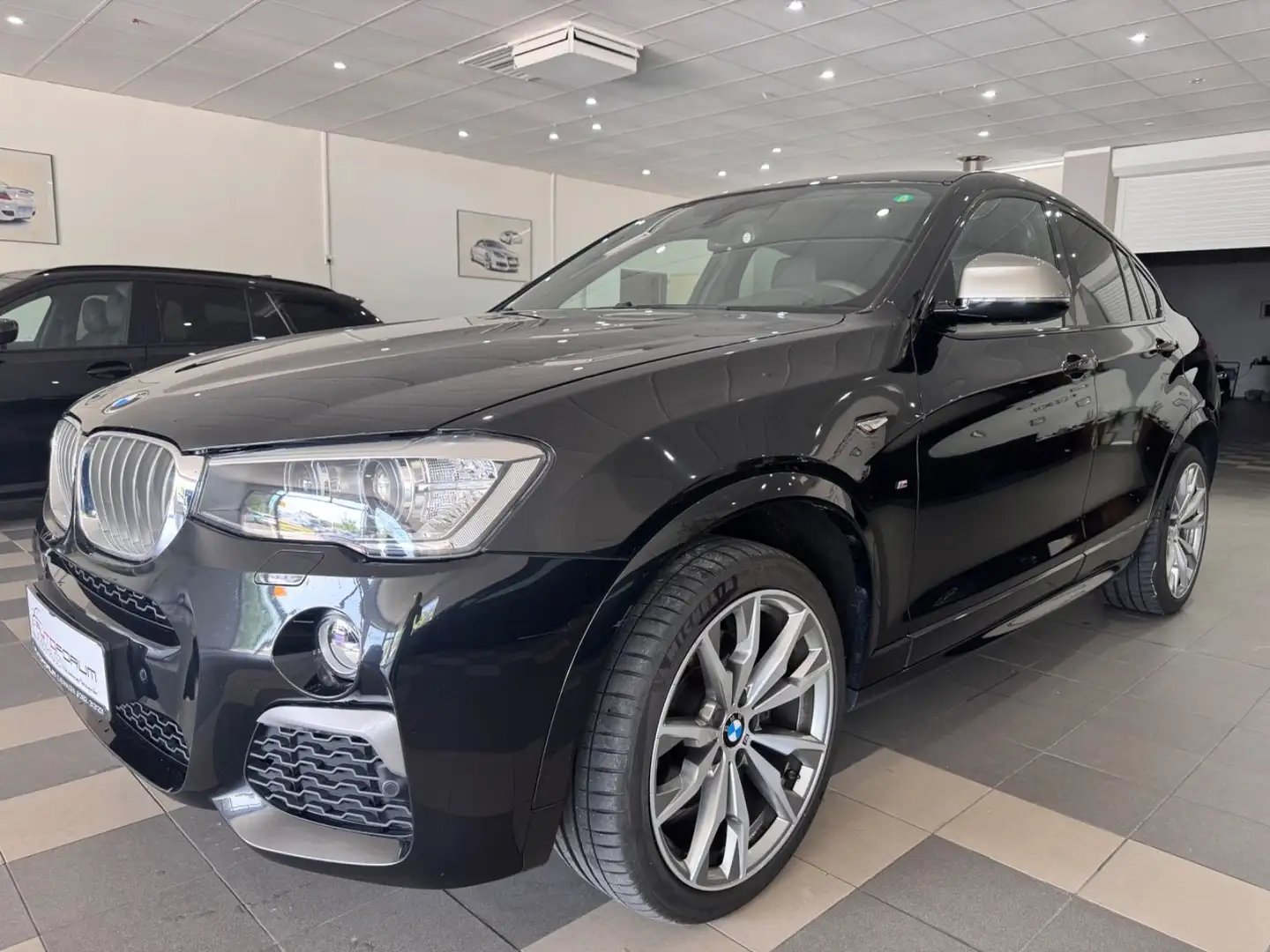 BMW X4 M i Schwarz - 2