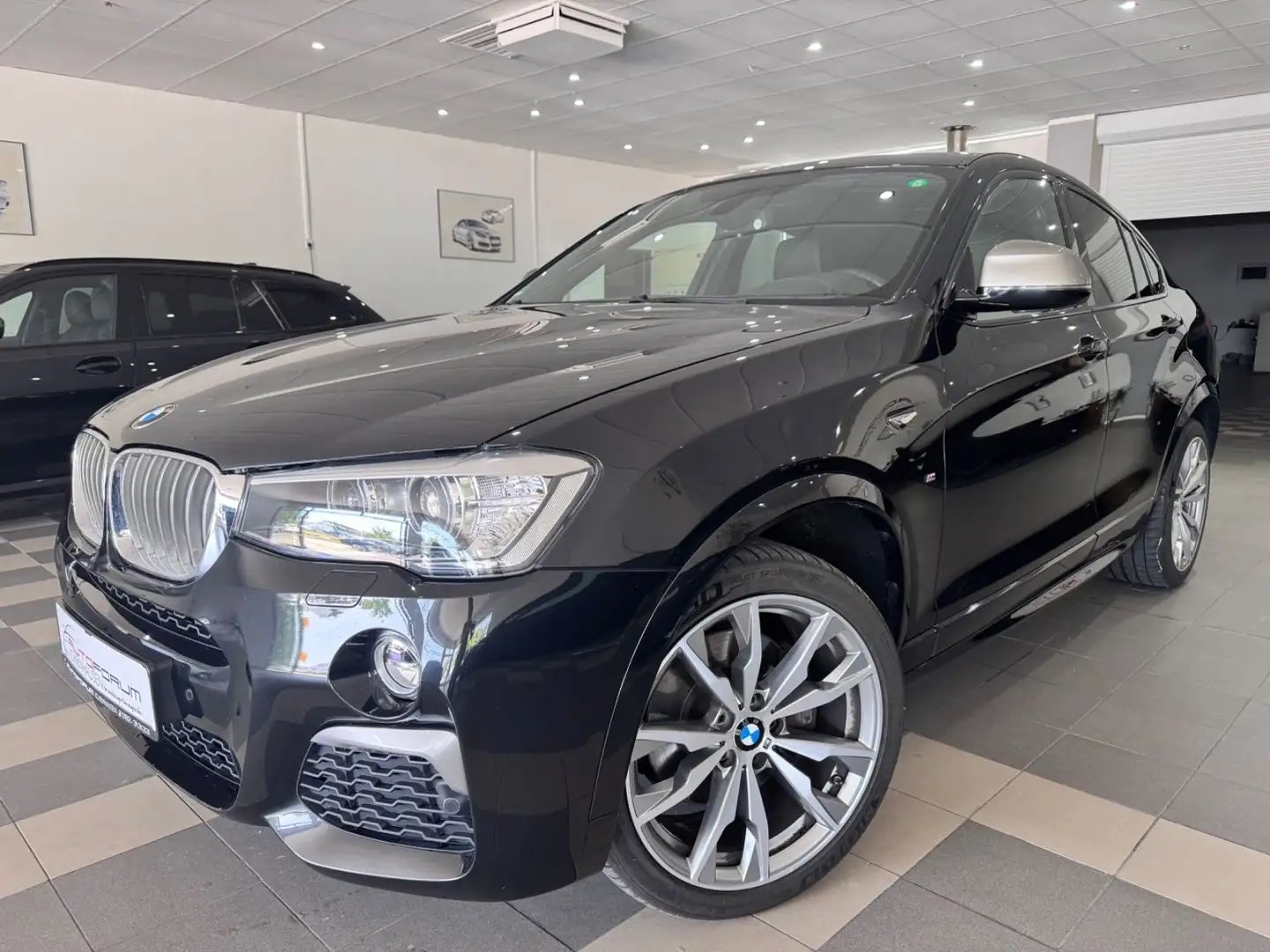 BMW X4 M i Schwarz - 1
