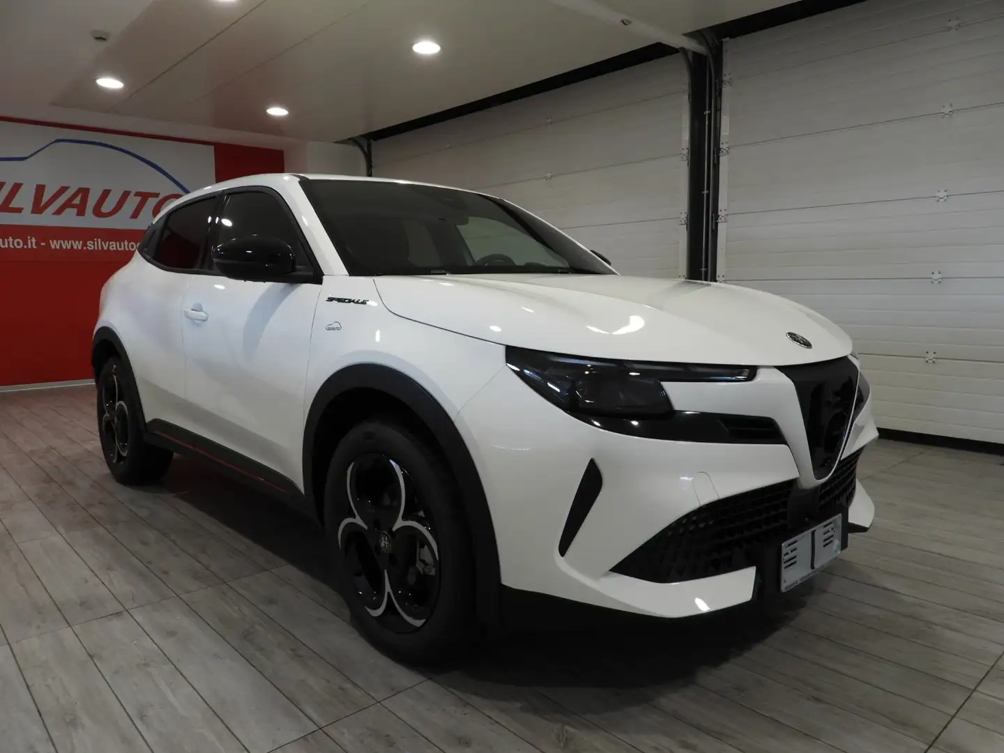 Alfa Romeo Junior JUNIOR HYBRID SPECIALE 1.2 136CV EDCT6-KM0 (2025) Wit - 2