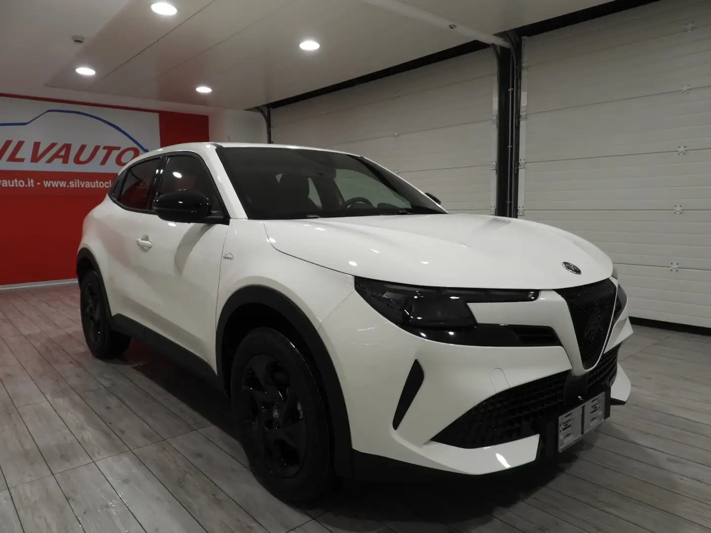 Alfa Romeo Junior JUNIOR HYBRID SPECIALE 1.2 136CV EDCT6-KM0 (2025) Nero - 2