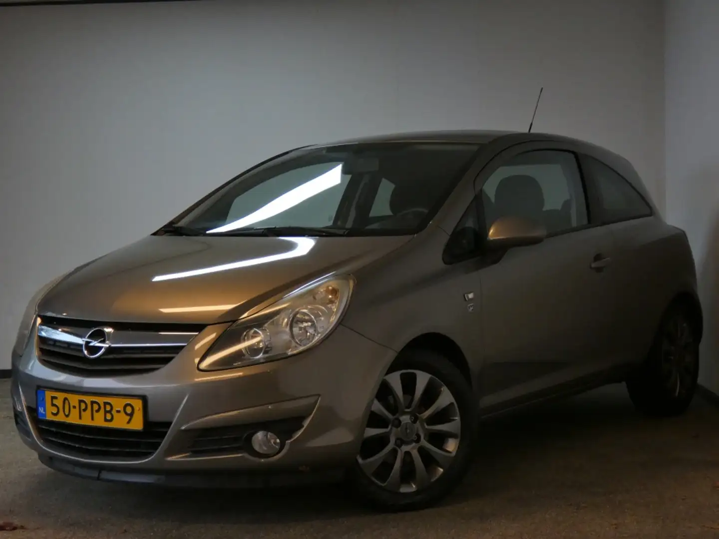 Opel Corsa 1.4-16V 111 Edition Nwe APK airco Brun - 1