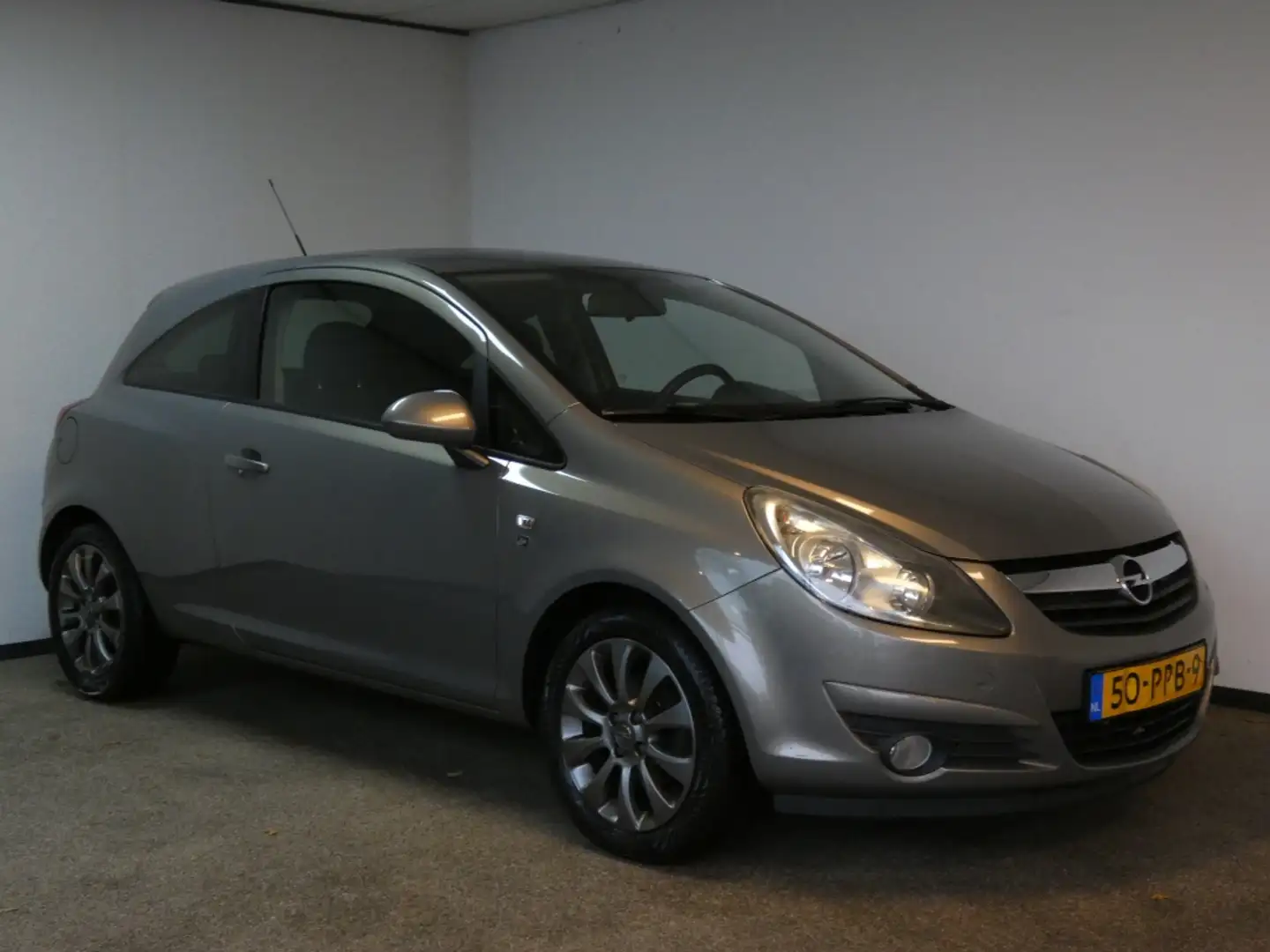 Opel Corsa 1.4-16V 111 Edition Nwe APK airco Brun - 2