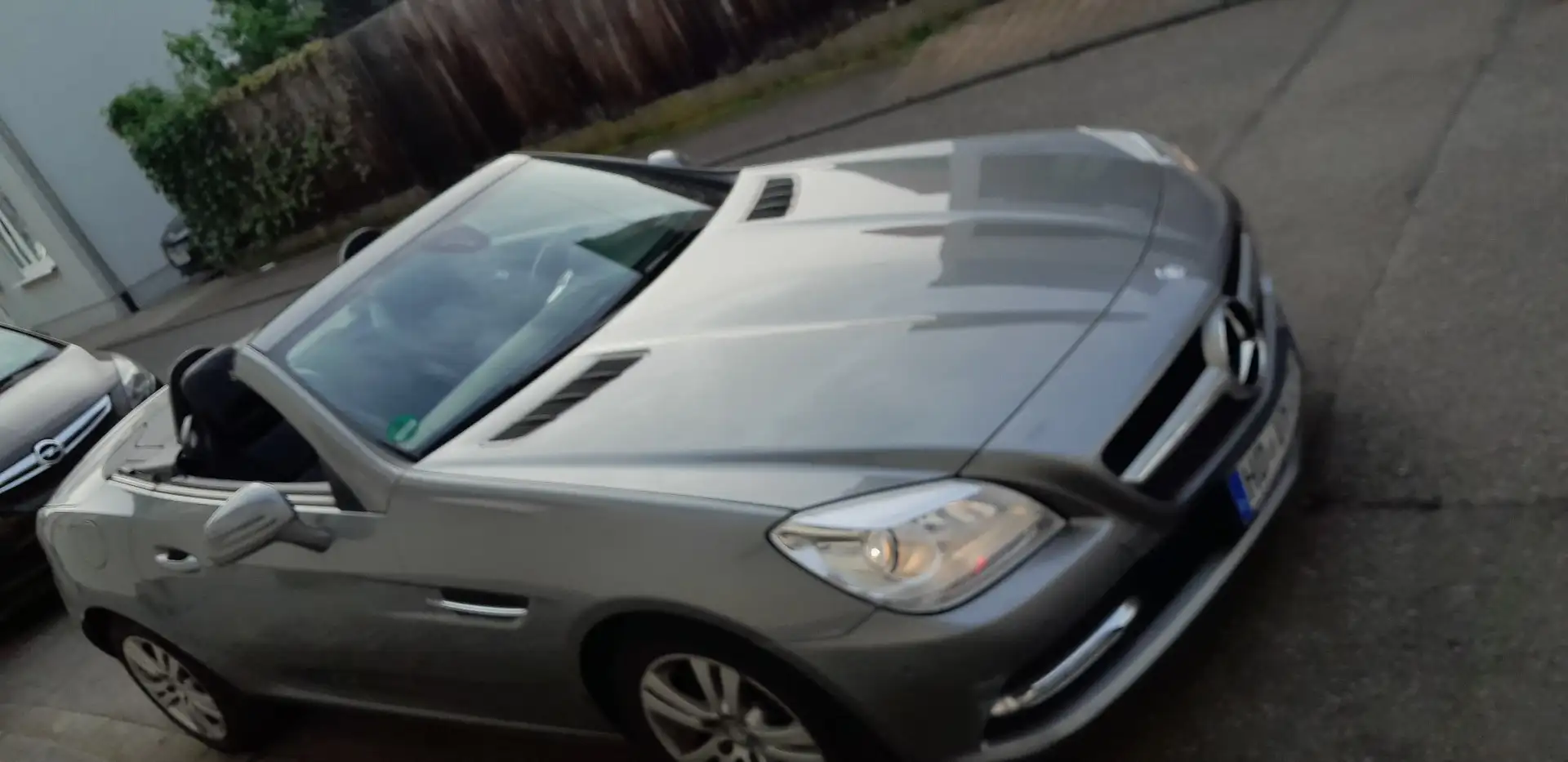 Mercedes-Benz SLK 250 (BlueEFFICIENCY)Panorama/Glasdach/Leder/Navi/Sound Grau - 2