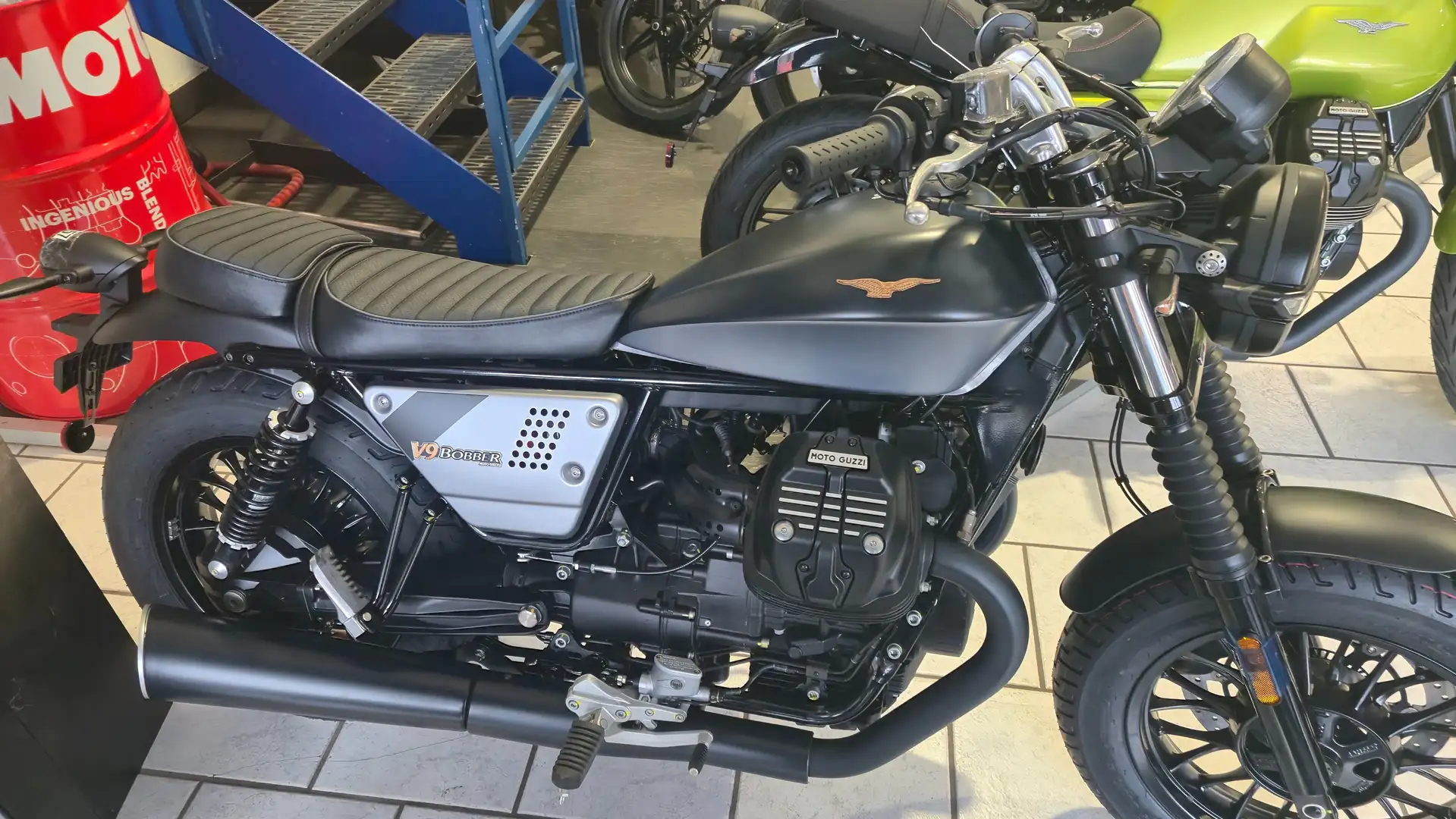 Moto Guzzi V 9 V9 BOBBER SPECIAL EDITION ABS Negru - 1