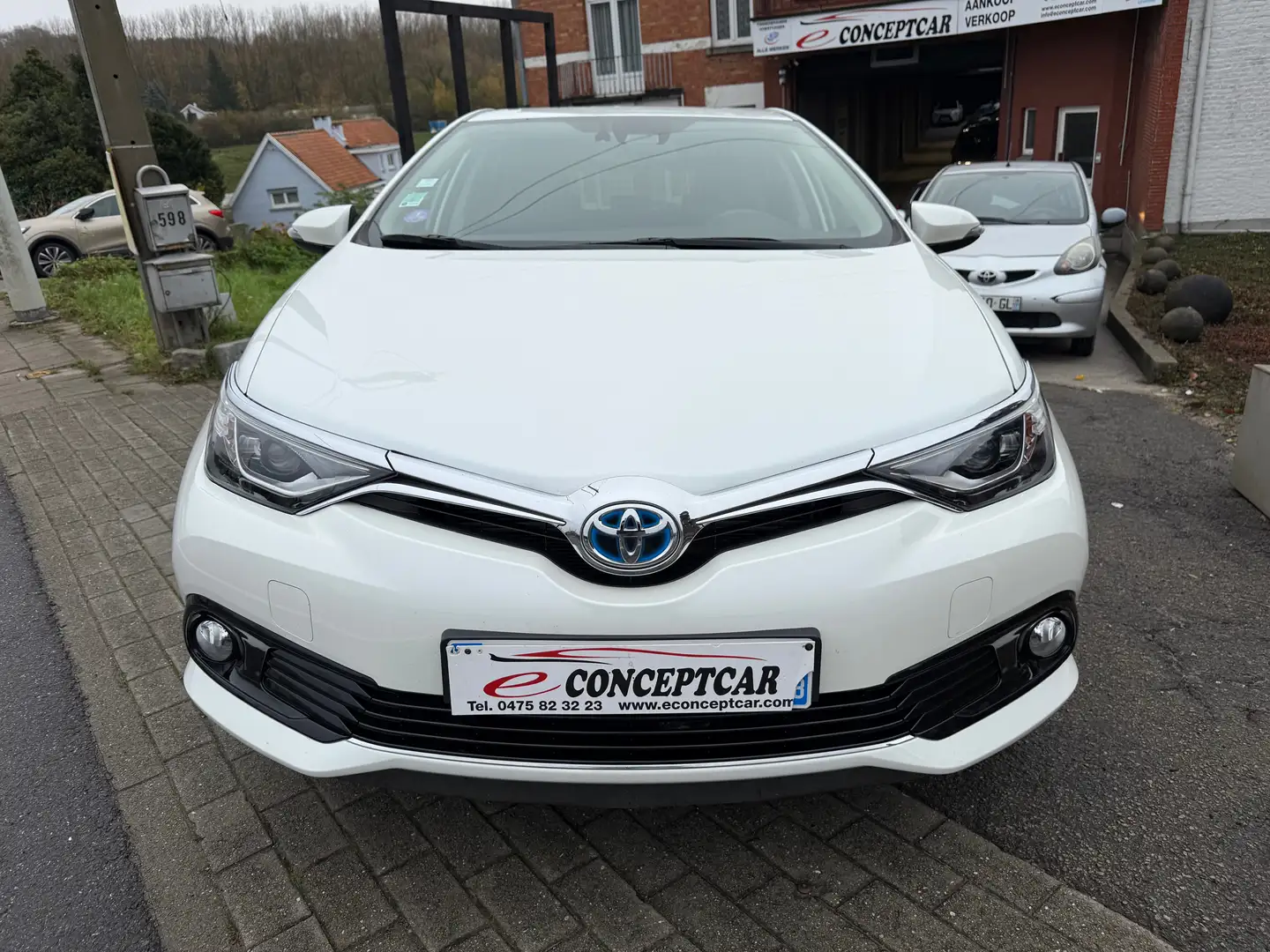 Toyota Auris Auris HEV 1.8i HSD Comfort / GARANTIE 12 MOIS / Blanc - 2