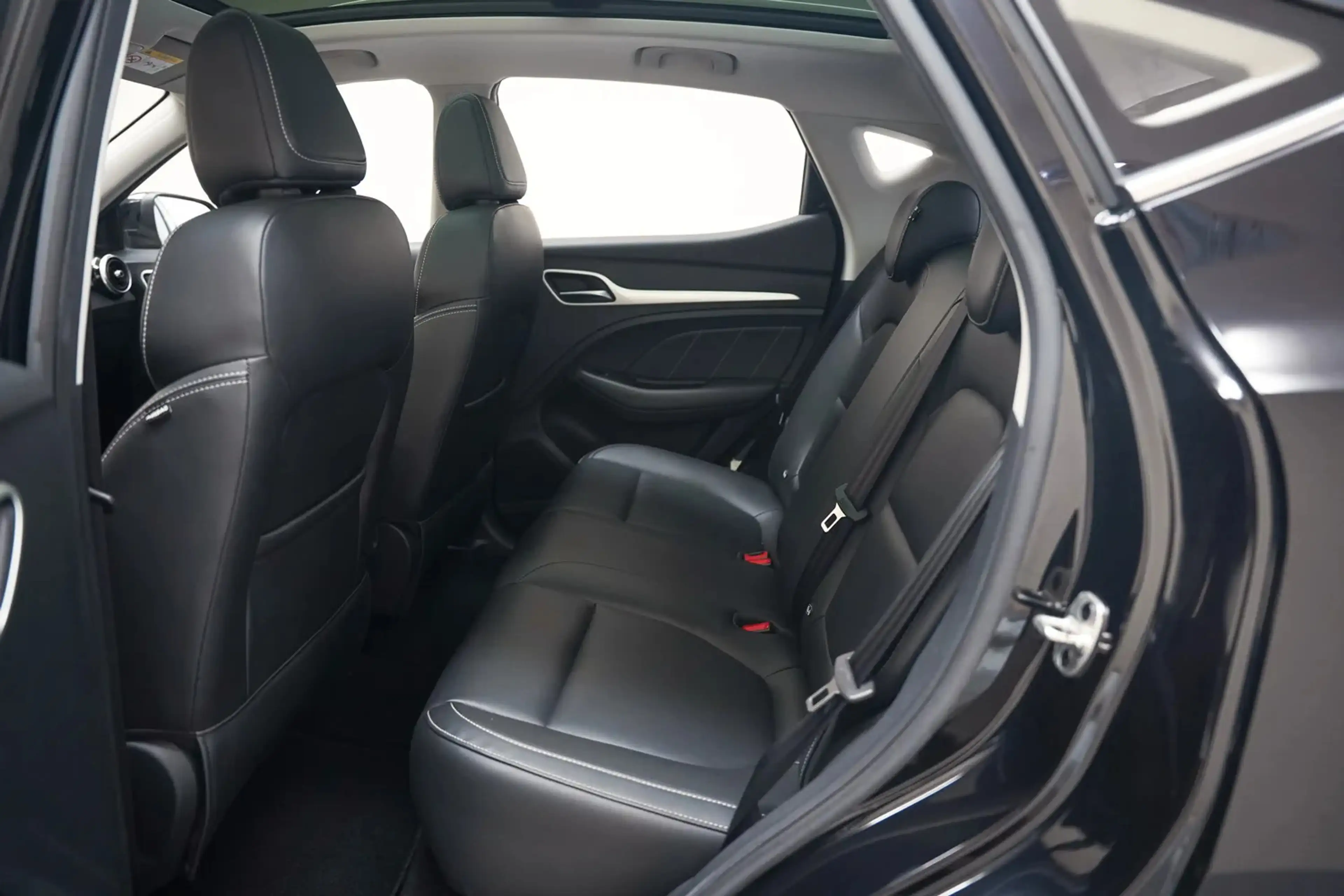 MG ZS EV Luxury 45 kWh [ Panoramadak Adapt. cruise Navi — photo 15