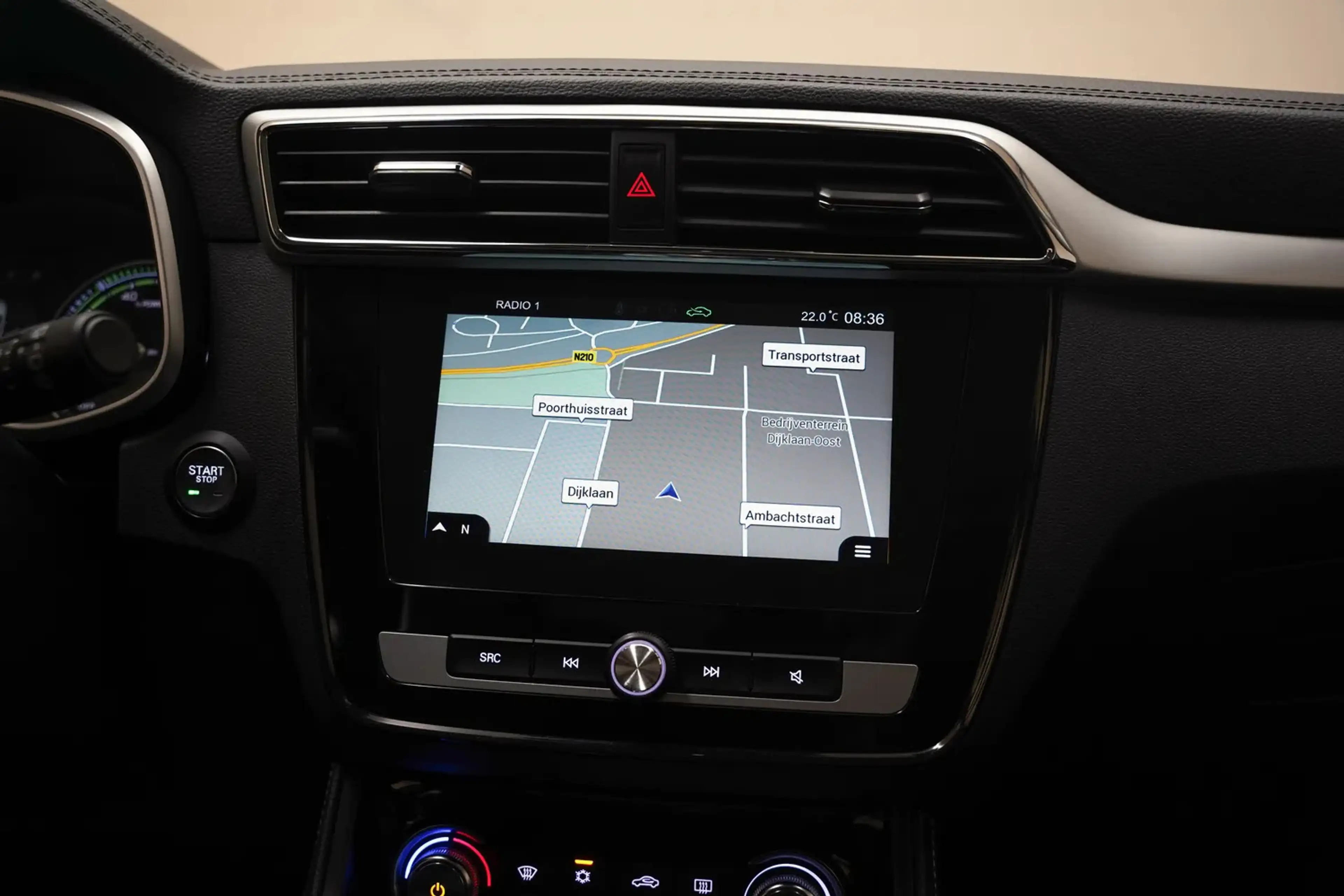 MG ZS EV Luxury 45 kWh [ Panoramadak Adapt. cruise Navi — photo 8