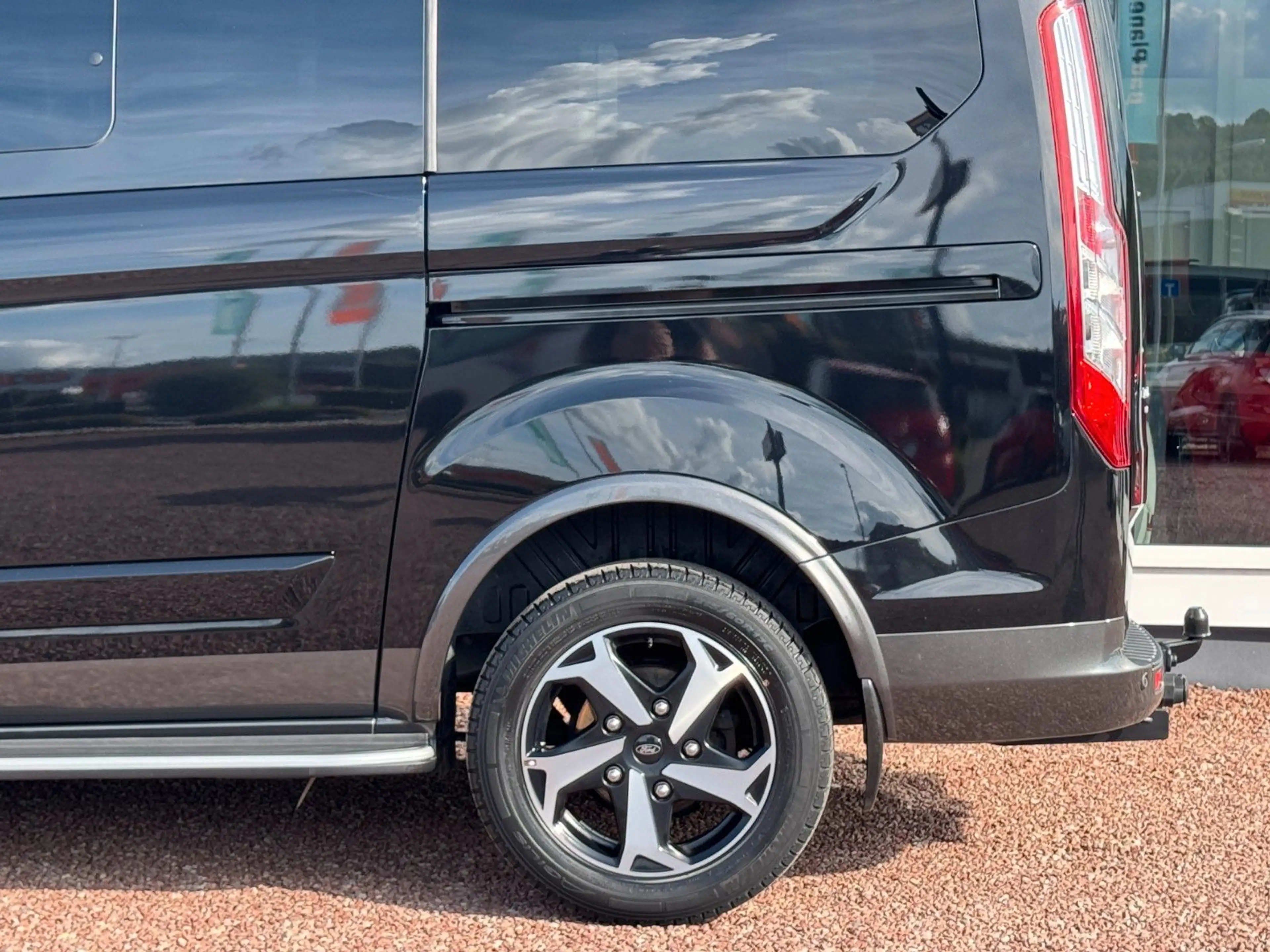 Ford Tourneo Custom 320 L1 Active*Aut.*AHK*ACC* — photo 7
