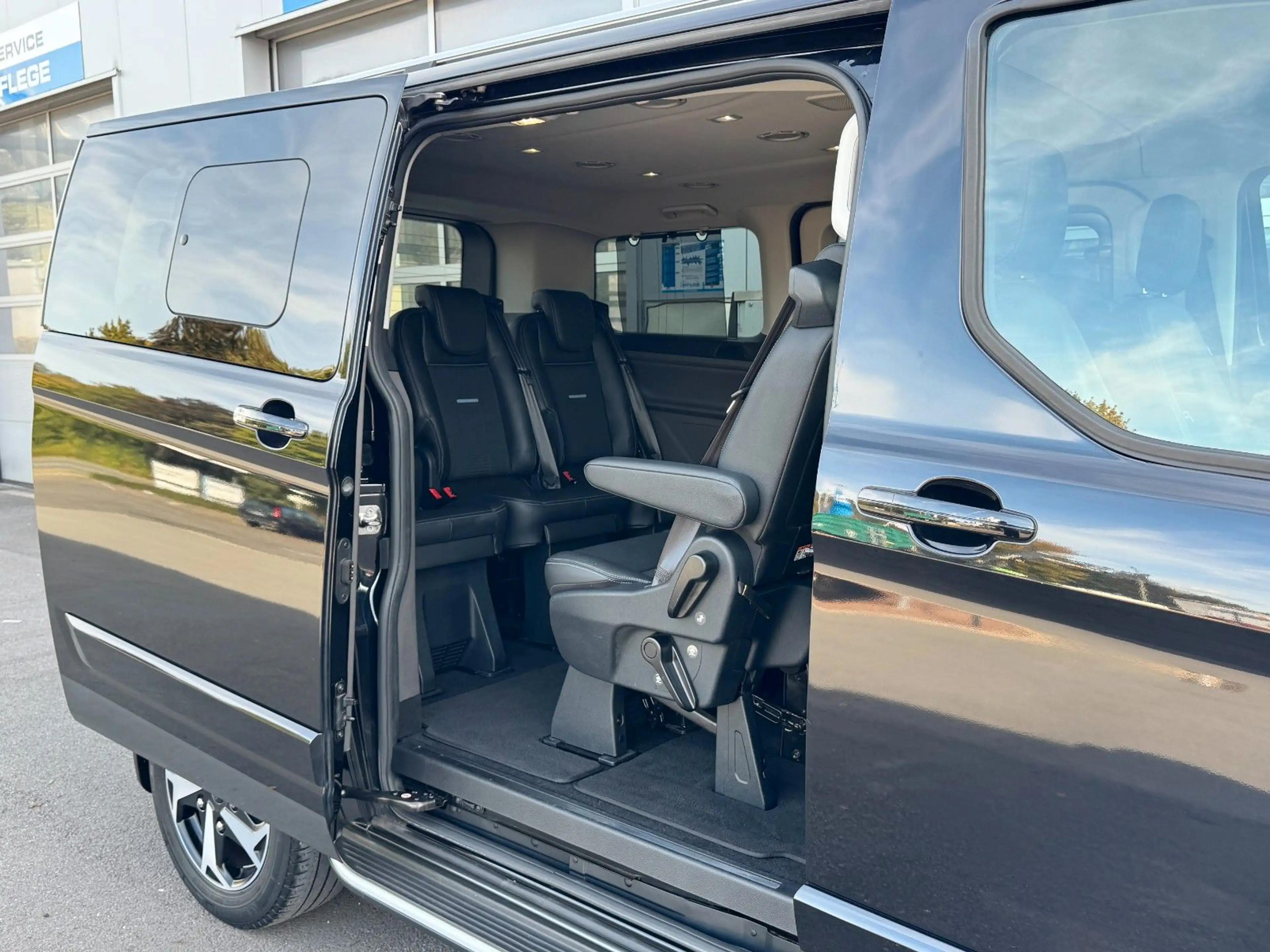 Ford Tourneo Custom 320 L1 Active*Aut.*AHK*ACC* — photo 37