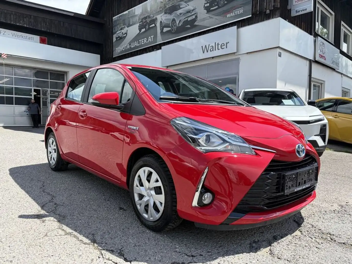 Toyota Yaris 1,5 VVT-i Hybrid Active Rot - 1
