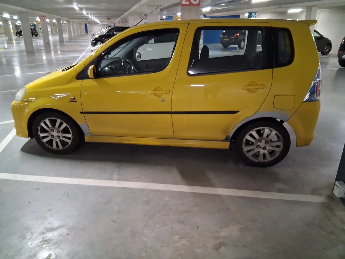 Daihatsu YRV 1.3-16V Turbo 129pk automaat Gelb - 2