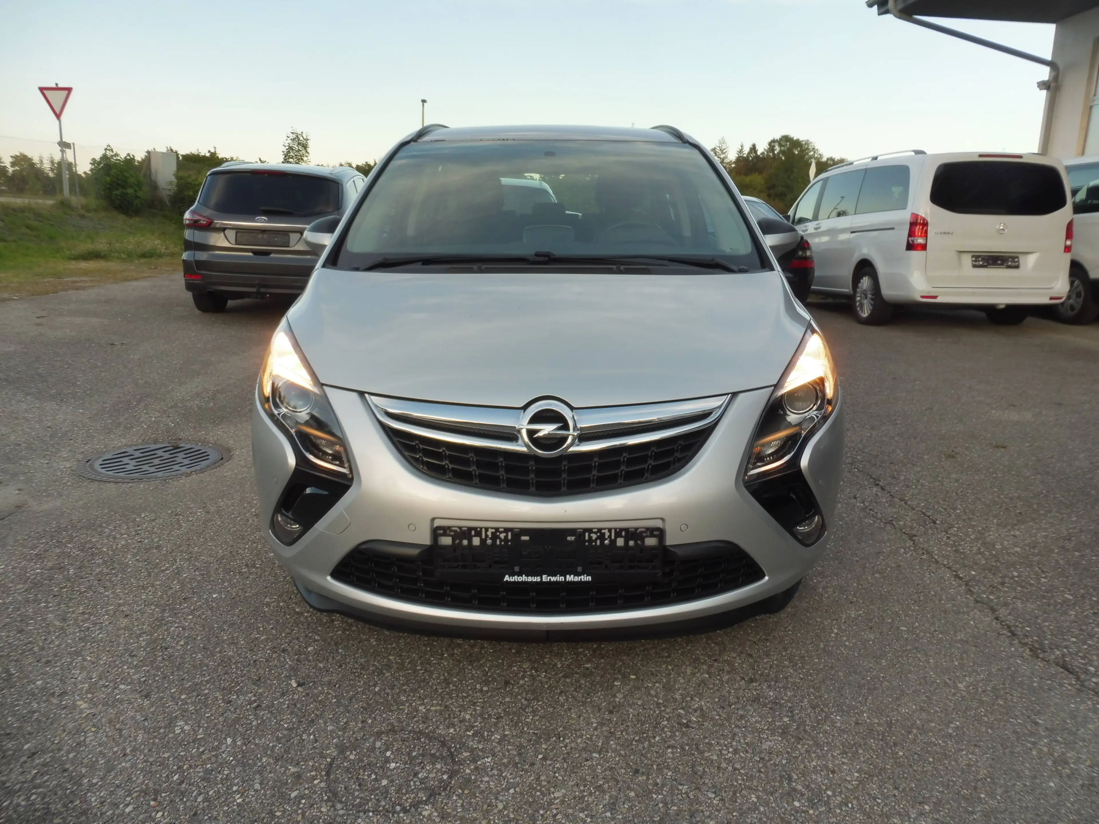 Opel Zafira Tourer Edition / NAVI / PDC / AUS 2. HAND — photo 3